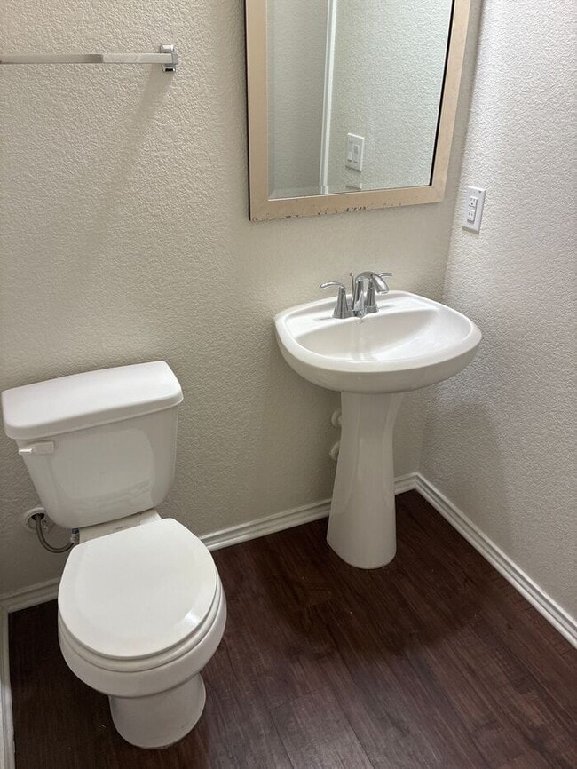 Building Photo - -=Get your second month’s rent FREE when y...