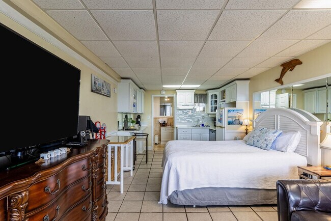 Building Photo - 14401 Front Beach Rd