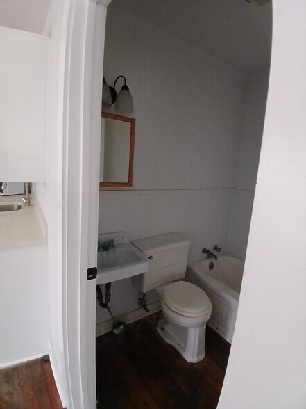 Building Photo - 406 Voorhies St