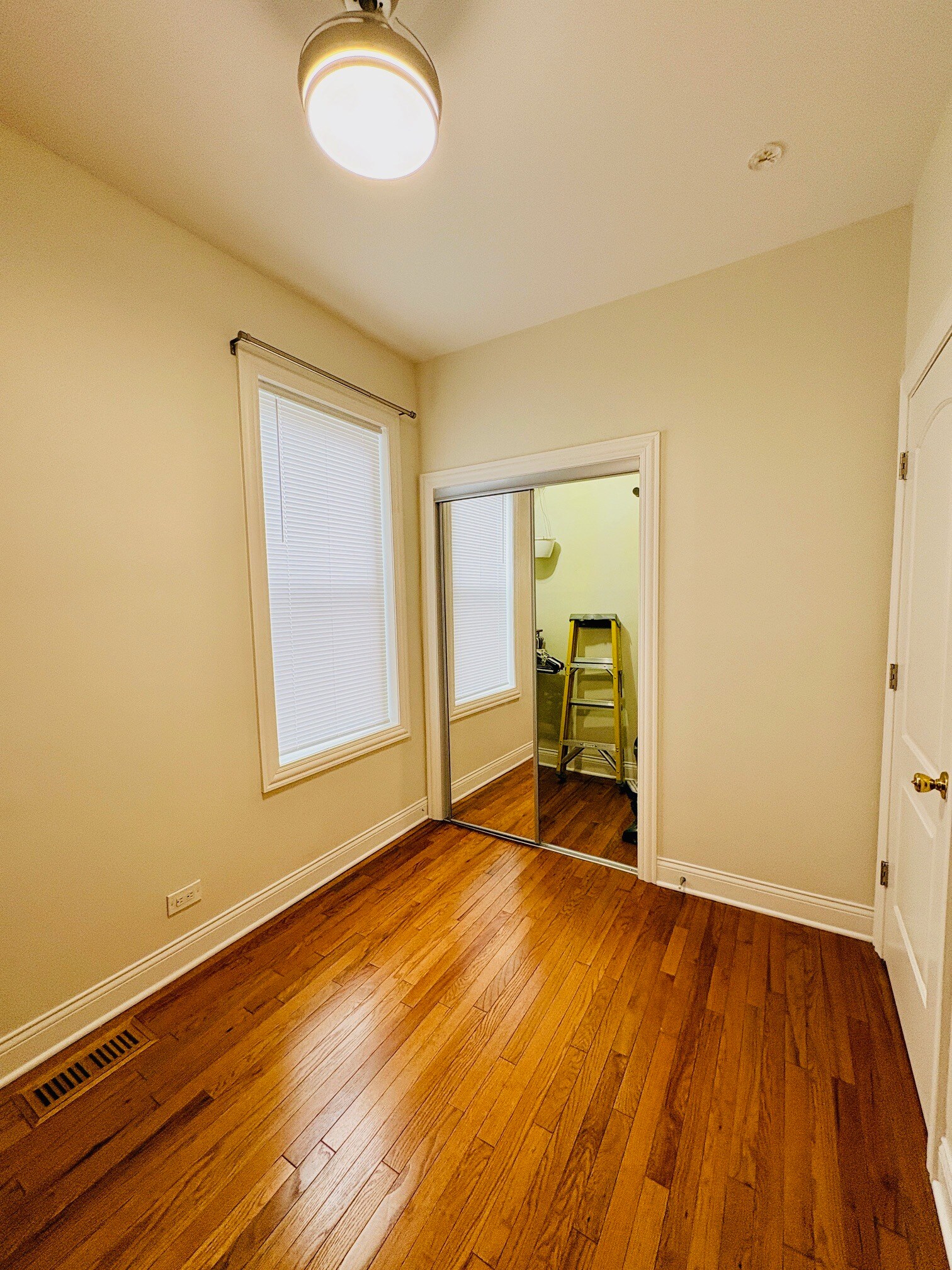 Building Photo - 3236 W Augusta Blvd