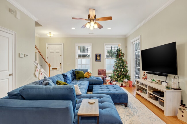 Building Photo - 407 E Hull St