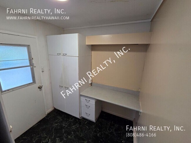 Building Photo - 2719 Poelua St