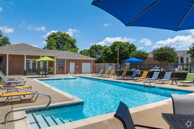 Building Photo - The Trace at 161