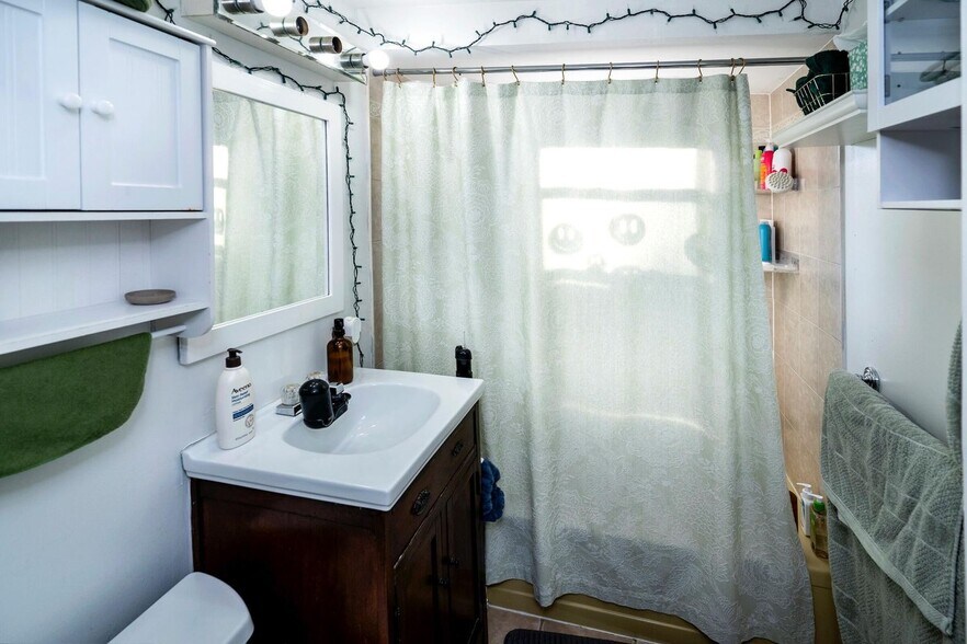 Bathroom - 2211 E Holt Ave