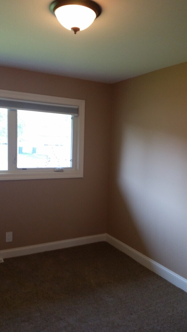 Building Photo - WEST END CHARMER! PERFECT HOME FOR ENTERTA...