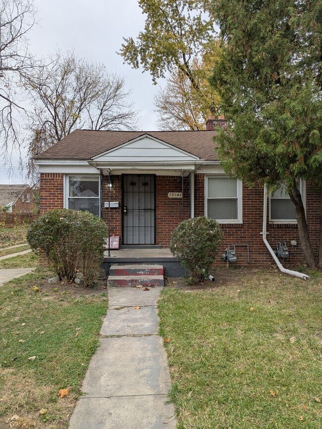 Building Photo - 15143-45 Evergreen