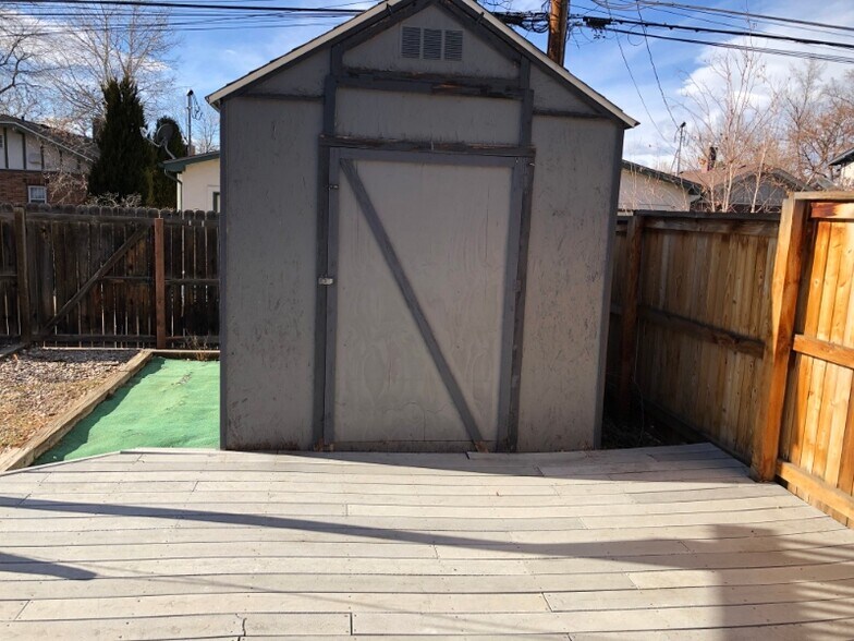Building Photo - 571 S Corona St