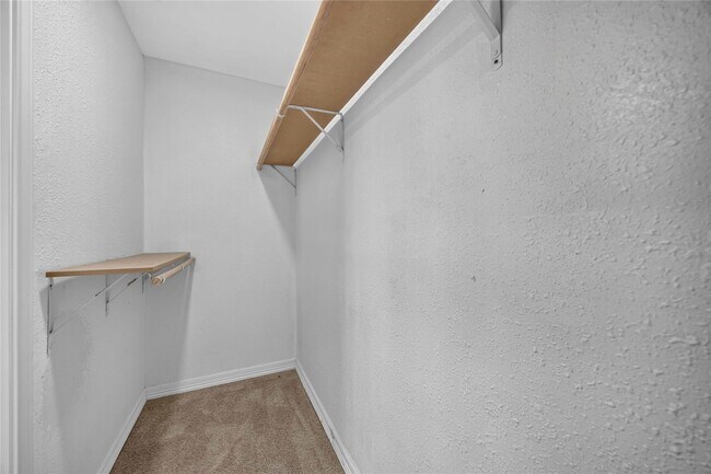 Building Photo - 6207 Heron Dr