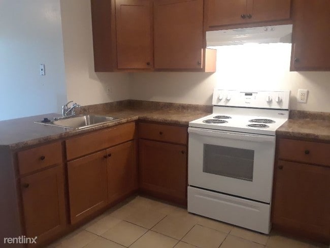 Building Photo - 2 br, 1 bath Apartment - 146 Clarkson Road