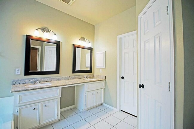 Building Photo - 21922 Golden Cedar Dr