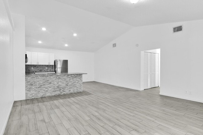 Building Photo - 13974 Folkestone Cir