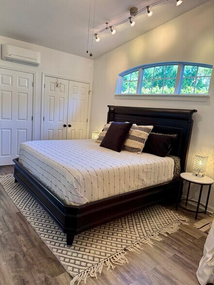 Building Photo - 3 Lang St