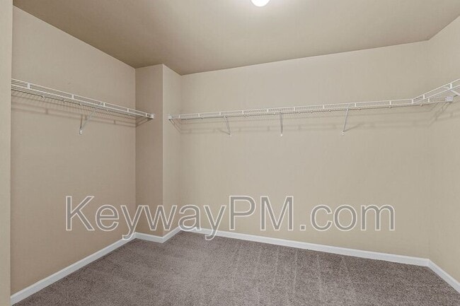 Building Photo - 456 Lory Ln