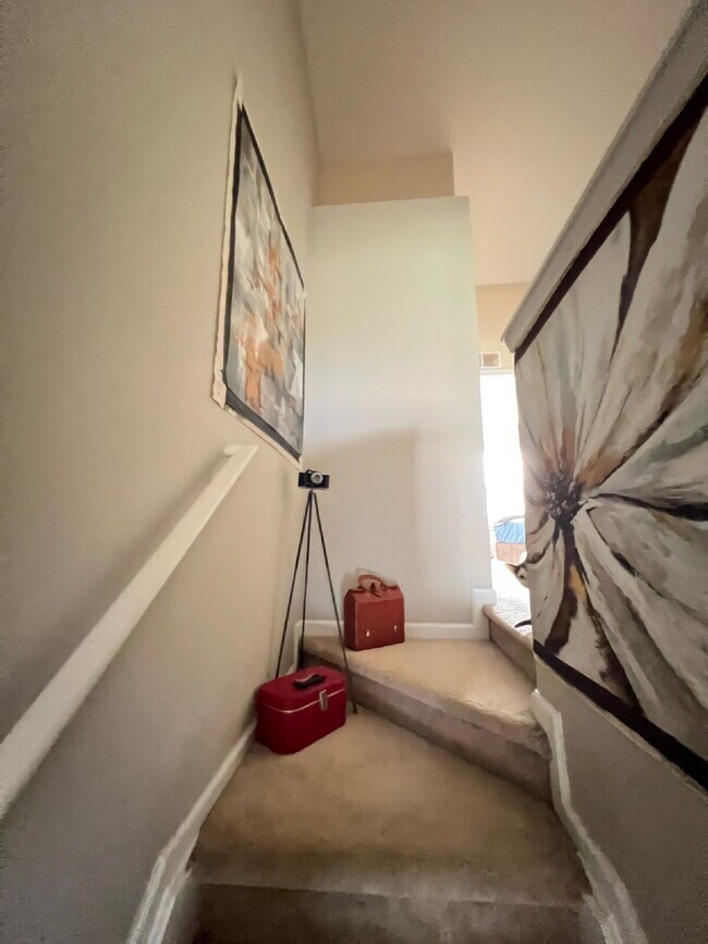 Building Photo - AVAILABLE MAY 10TH 2BD/2.5 BATH TOWNHOME IN THE EXCLUSIVE WYNCHASE COMMUNITY!!