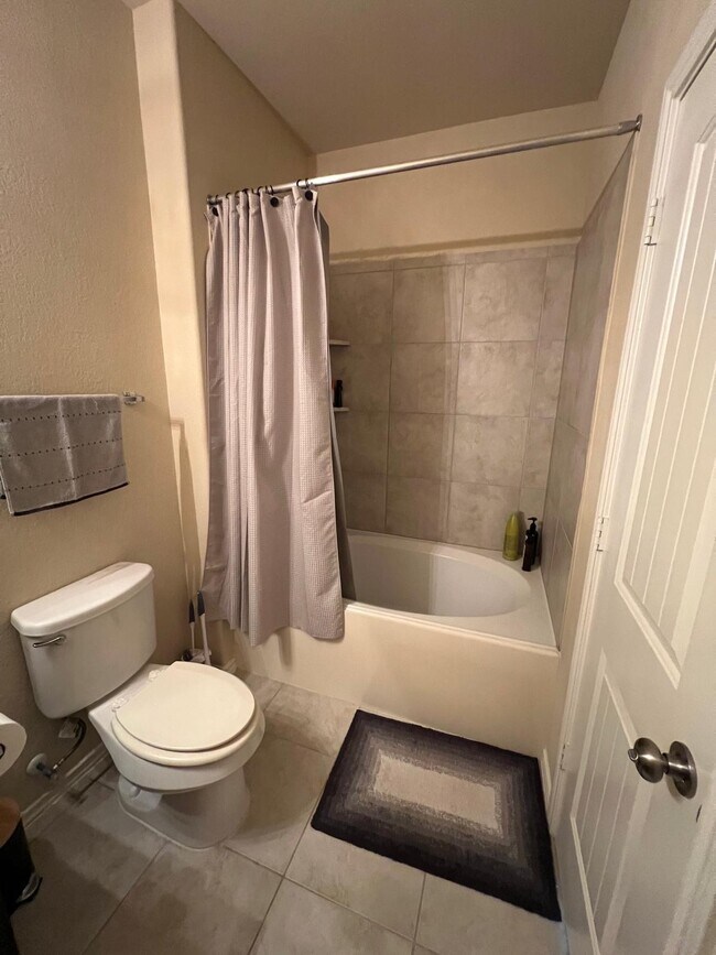 Building Photo - 3650 Sumner Lodge Dr