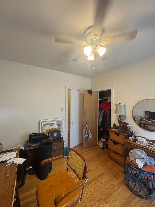 Building Photo - 3348-1 W Sunnyside 2bed/1bath