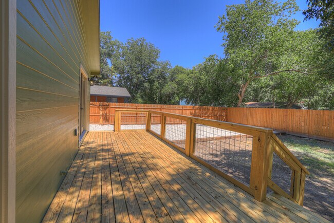 Building Photo - 1017 W Martin Luther King Dr