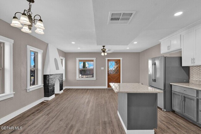 Building Photo - 3411 Altura Ave