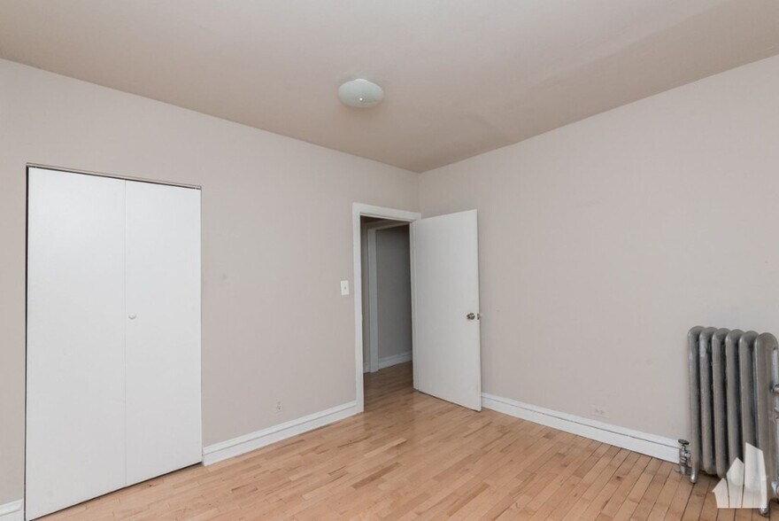 Building Photo - 5665 N Ridge Ave