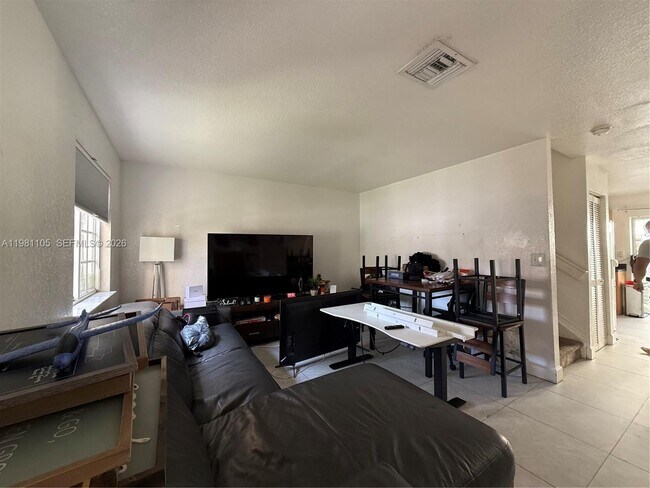 Building Photo - 2032 NE 167th St