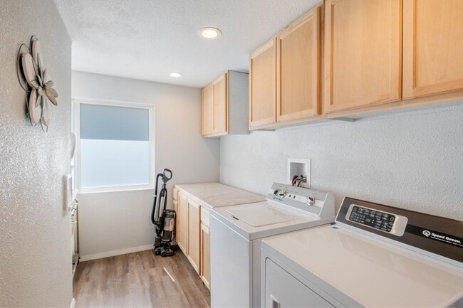 Building Photo - Rare Home on Creek Front Property!