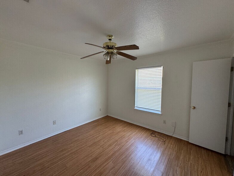 Building Photo - 2801 Alma Dr