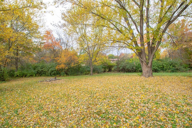 Building Photo - 1323 S Roseta Ave