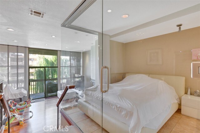 Building Photo - 7235 Marina Pacifica Dr S