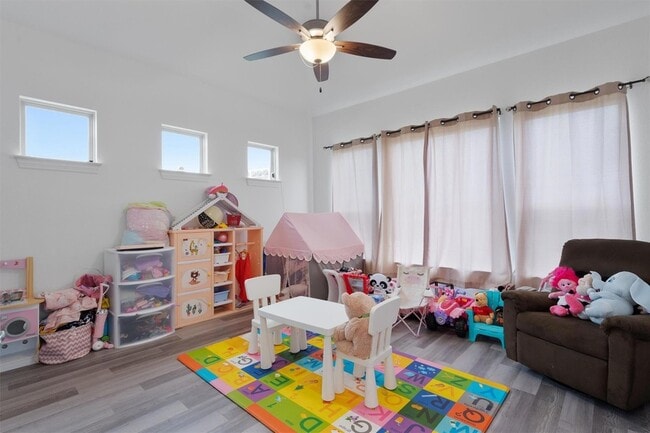 Building Photo - 504 Pulitzer Dr