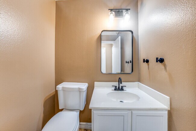 Building Photo - ***Special, Half Off One Months Rent with ...