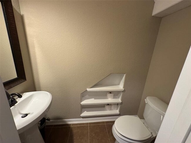 Building Photo - 273 Everglade Dr