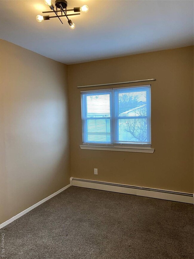 Building Photo - 6 Gaines Dr