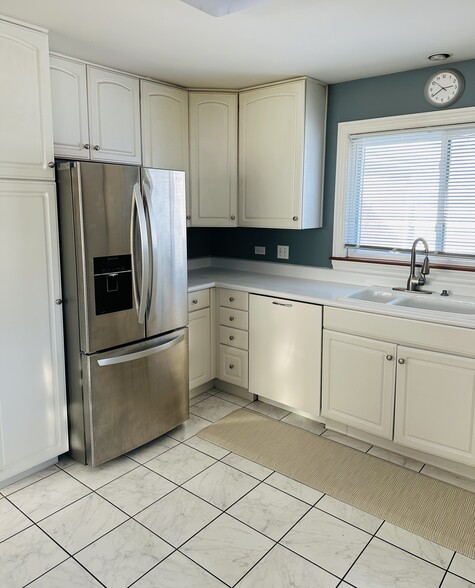 Building Photo - 9023 Central Ave