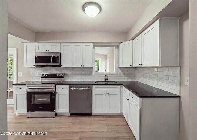Building Photo - 5617 Pembrook Dr
