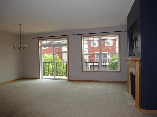 Building Photo - 11846 Emery Village Dr N