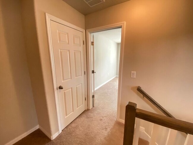 Building Photo - 2609 Amati Dr