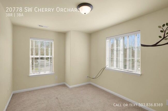 Building Photo - Upscale Townhome in Sherwood