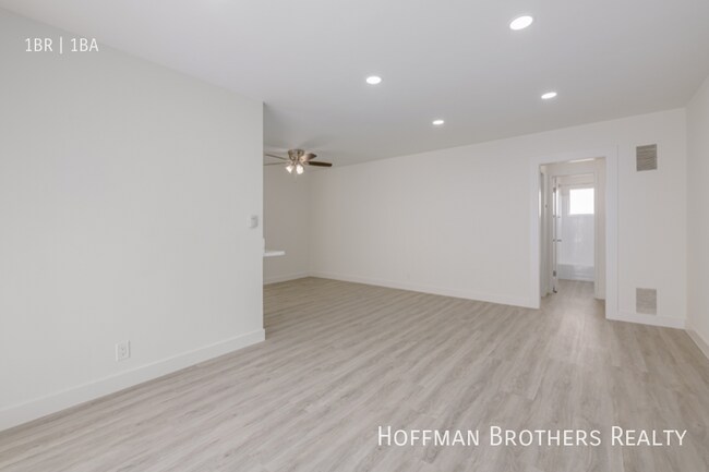 Building Photo - 1337 S Ogden Dr
