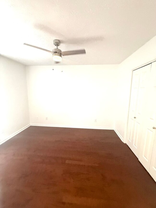 Building Photo - ** 3 Bed 2 Bath Located across from AUM **...