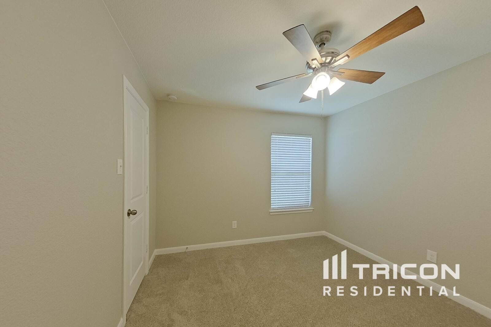 Building Photo - 1214 Cres View Dr