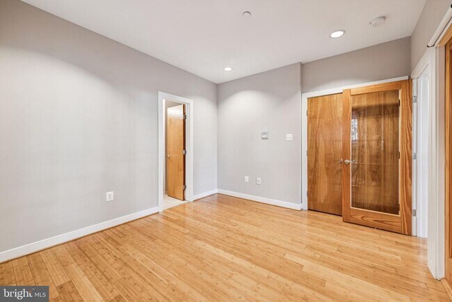 Building Photo - 241 R St NE