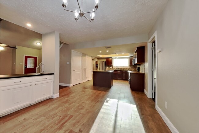 Building Photo - 2814 Golden Leaf Dr