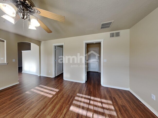Building Photo - 956 S Wild Yucca Ave