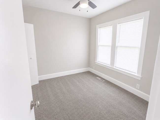 Building Photo - Cute Two Bedroom Home