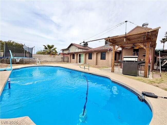 Building Photo - 6251 Desert Sun Dr