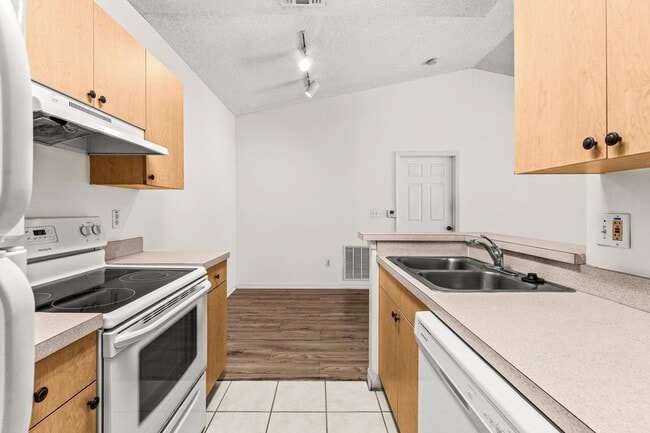 Building Photo - 10336 Fox Trail Rd S