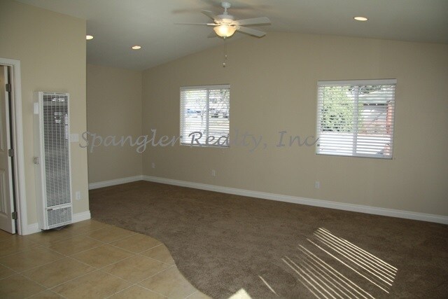 Building Photo - 422 N Clementine St