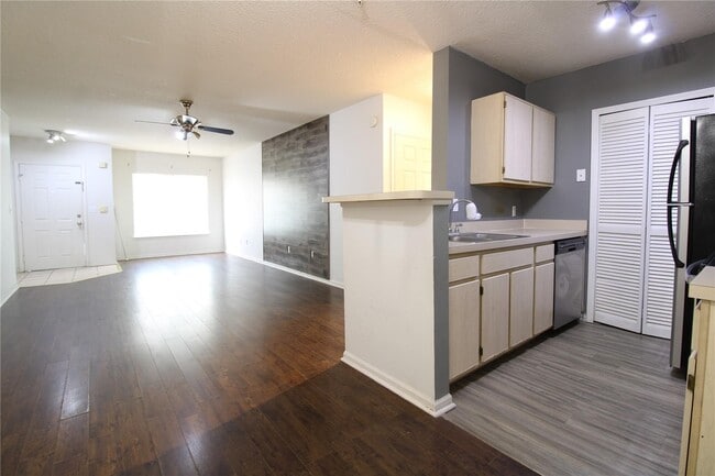 Building Photo - 4348 S Kirkman Rd