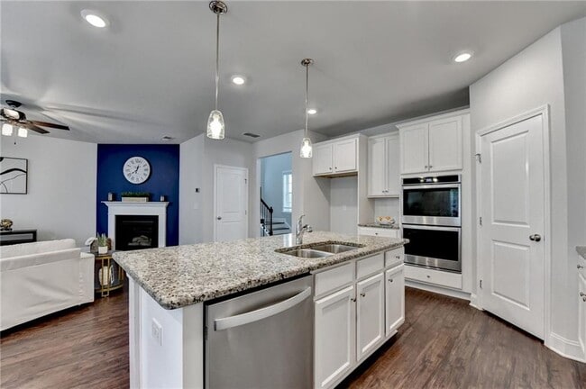 Building Photo - 2017 Yvette Wy