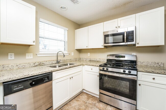 Building Photo - 573 Ransom Way